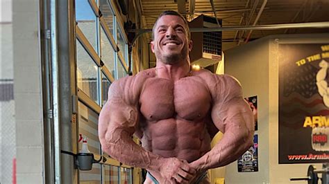 Bodybuilder Brett Wilkin Ups The Intensity To Train。